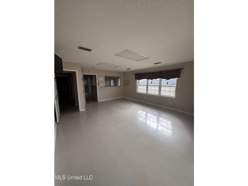 This 1,823 SF medical office building is move-in ready and - photo 33