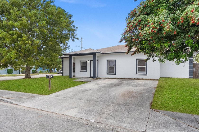 Single family home with 4 beds &amp; 2 baths.. Recently underwent a - photo 3