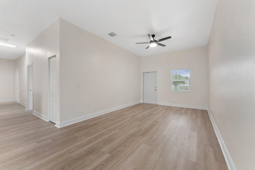 Single family home with 4 beds &amp; 2 baths.. Recently underwent a - photo 9