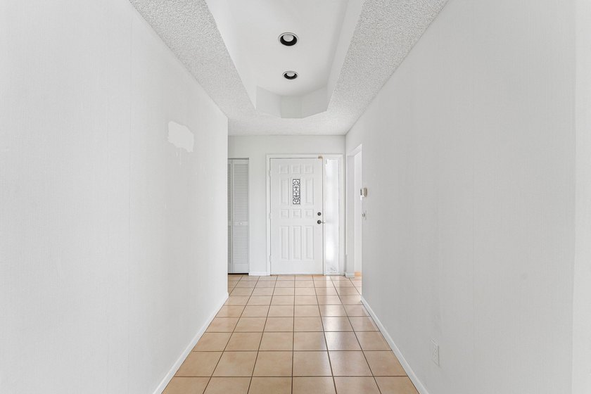 DISCOVER THE INCREDIBLE POTENTIAL OF THIS SPACIOUS VILLA IN A - photo 3