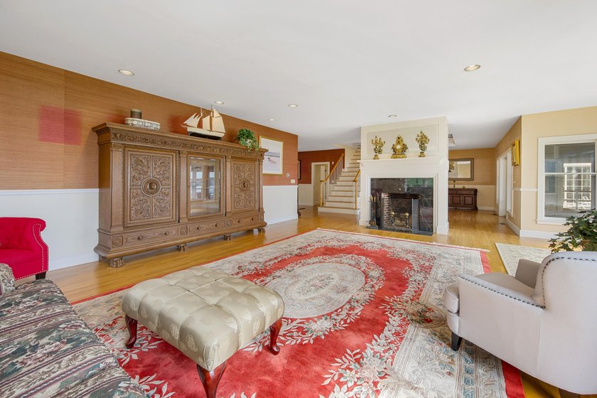 Luxurious oceanfront property on 9.4 acres with 562 ft of - photo 17