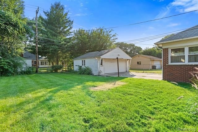 *OFFERS DUE MONDAY, JULY 20 @ NOON* Owned by the same family for - photo 7