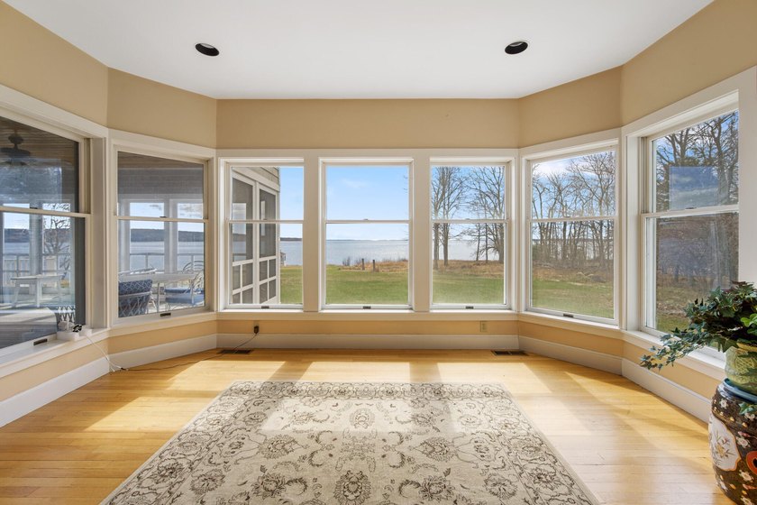 Luxurious oceanfront property on 9.4 acres with 562 ft of - photo 18