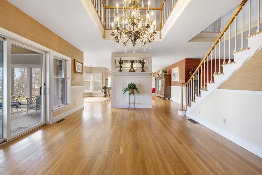 Luxurious oceanfront property on 9.4 acres with 562 ft of - photo 19