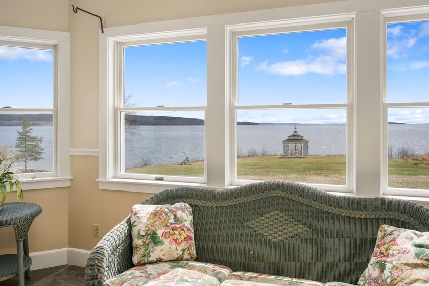 Luxurious oceanfront property on 9.4 acres with 562 ft of - photo 27