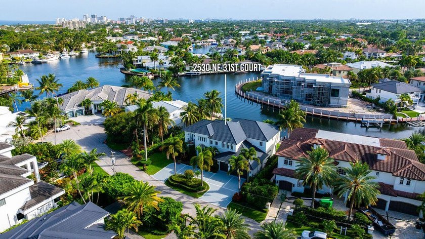 Fantastic intersecting canal views highlight this beautifully - photo 2