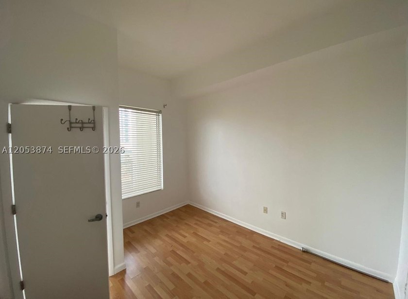 Welcome to Neo Lofts, a sought after riverfront building - photo 5