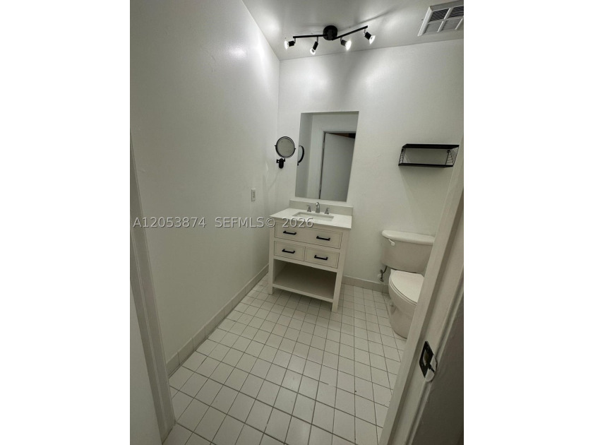 Welcome to Neo Lofts, a sought after riverfront building - photo 8