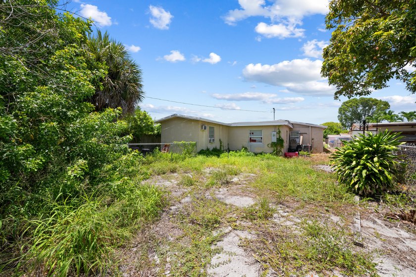 Single family home located east of I95 in Deerfield Beach. This - photo 6