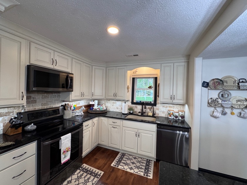 This beautifully updated ranch-style home. SOLD - photo 14
