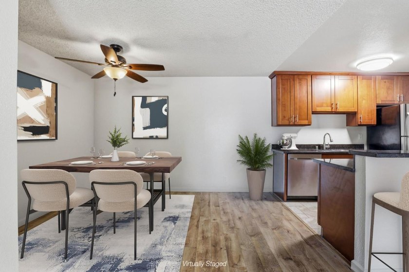 Wonderful starter, down-sizing, or investment property! Located - photo 3