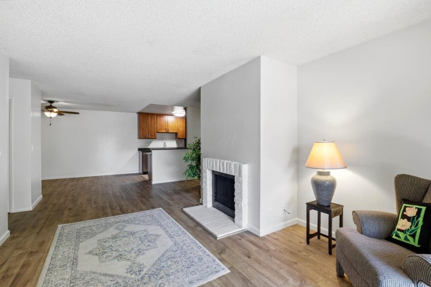 Wonderful starter, down-sizing, or investment property! Located - photo 5