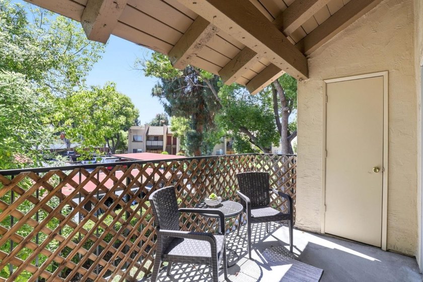 Wonderful starter, down-sizing, or investment property! Located - photo 6