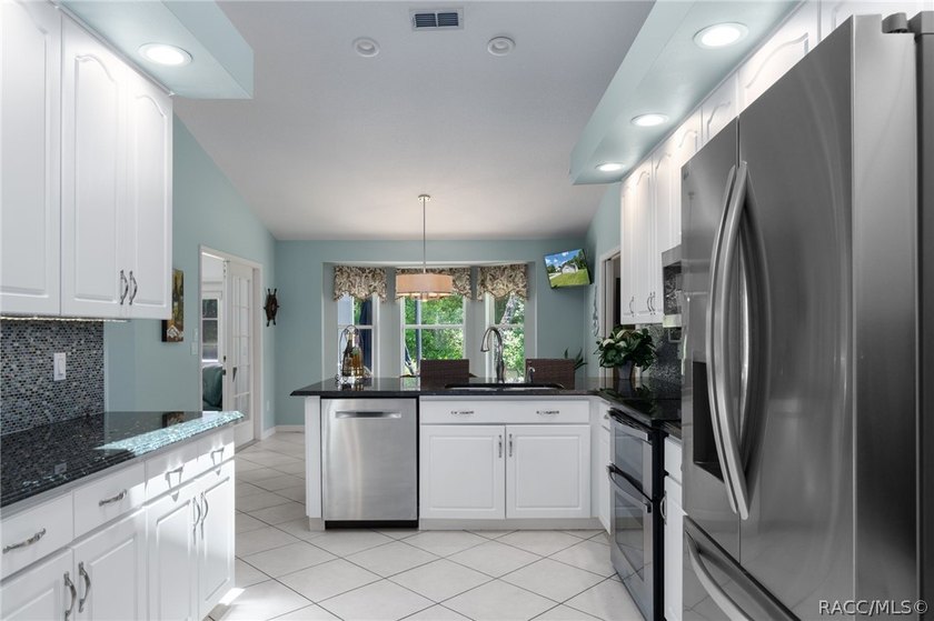 Custom 3 bedroom home with spa designed for entertaining family - photo 18