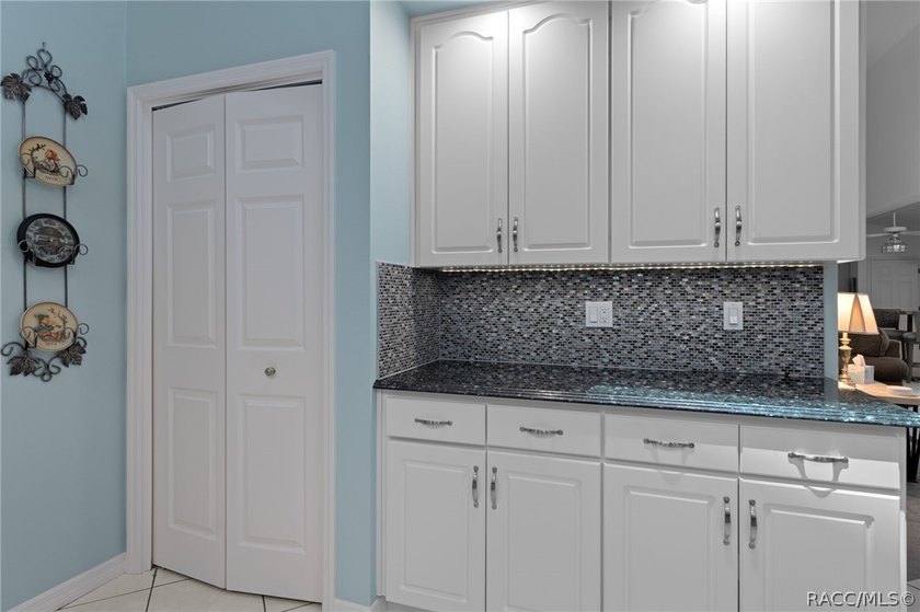 Custom 3 bedroom home with spa designed for entertaining family - photo 20