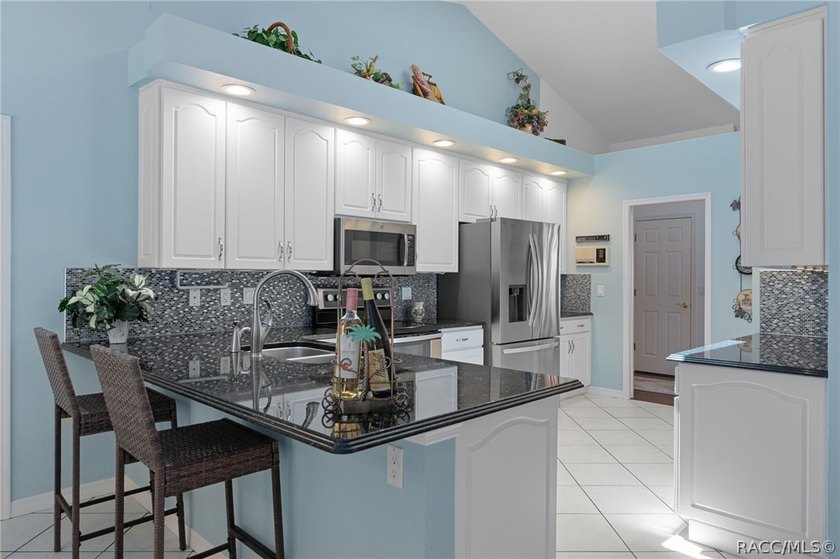 Custom 3 bedroom home with spa designed for entertaining family - photo 21