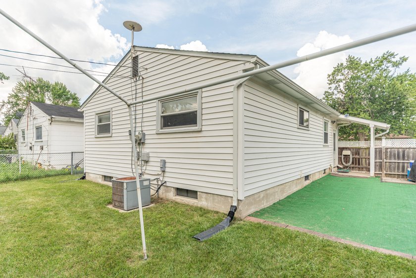 Quiet tree lined street this 3BR/2BA ranch home is located in a - photo 30