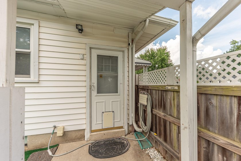 Quiet tree lined street this 3BR/2BA ranch home is located in a - photo 32