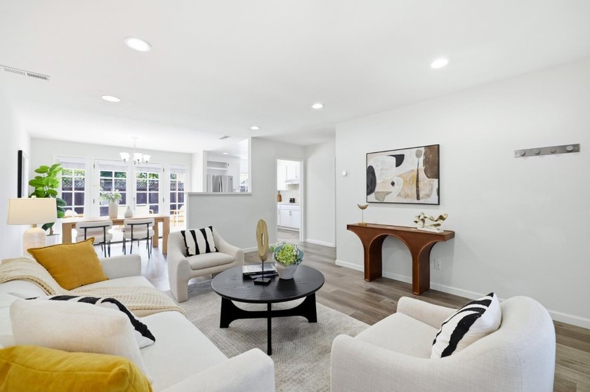 Welcome to this beautifully updated, east-facing single-story - photo 2