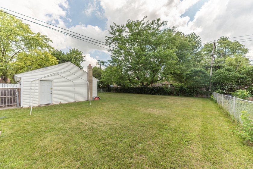 Quiet tree lined street this 3BR/2BA ranch home is located in a - photo 33