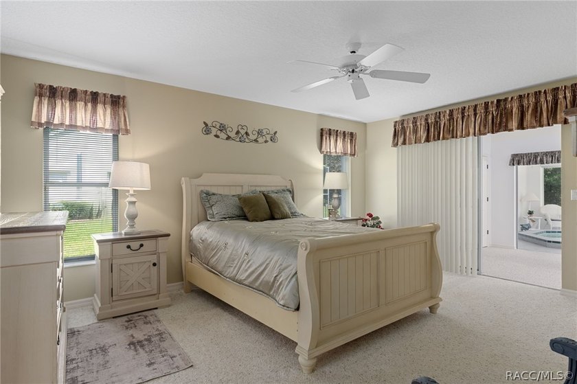 Custom 3 bedroom home with spa designed for entertaining family - photo 33