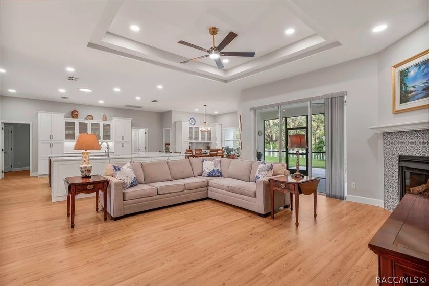 Fully renovated Southern Woods home on nearly half an acre - photo 5