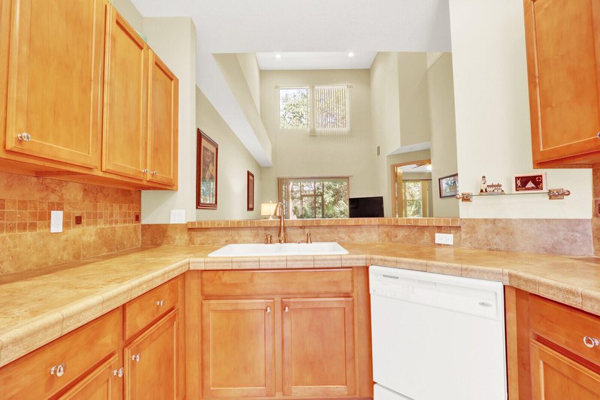 Welcome to this beautifully designed 3-bedroom + den/office - photo 5