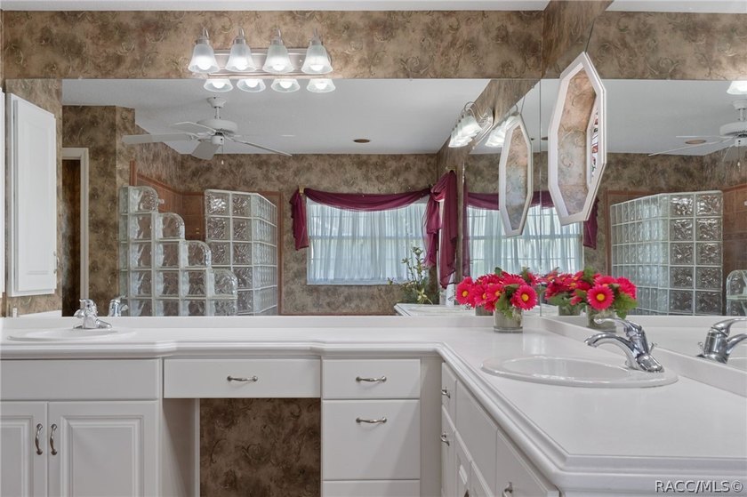 Custom 3 bedroom home with spa designed for entertaining family - photo 36