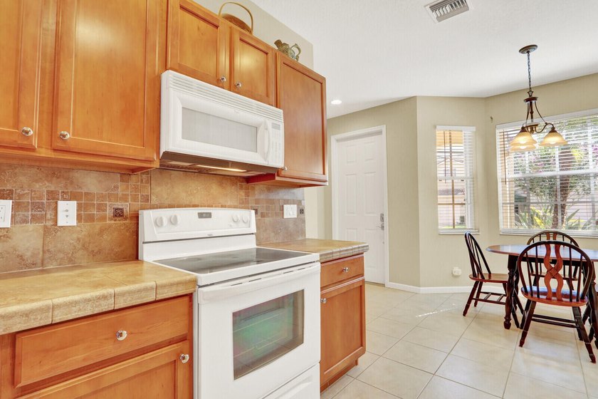 Welcome to this beautifully designed 3-bedroom + den/office - photo 6