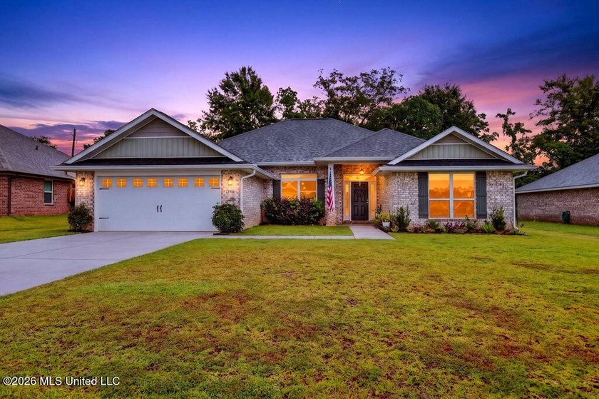 Welcome home to Emerald Lake Estates! This beautiful 4-bedroom - photo 2