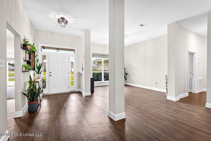Welcome home to Emerald Lake Estates! This beautiful 4-bedroom - photo 7