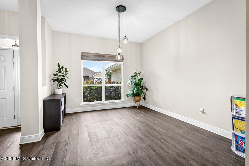 Welcome home to Emerald Lake Estates! This beautiful 4-bedroom - photo 8