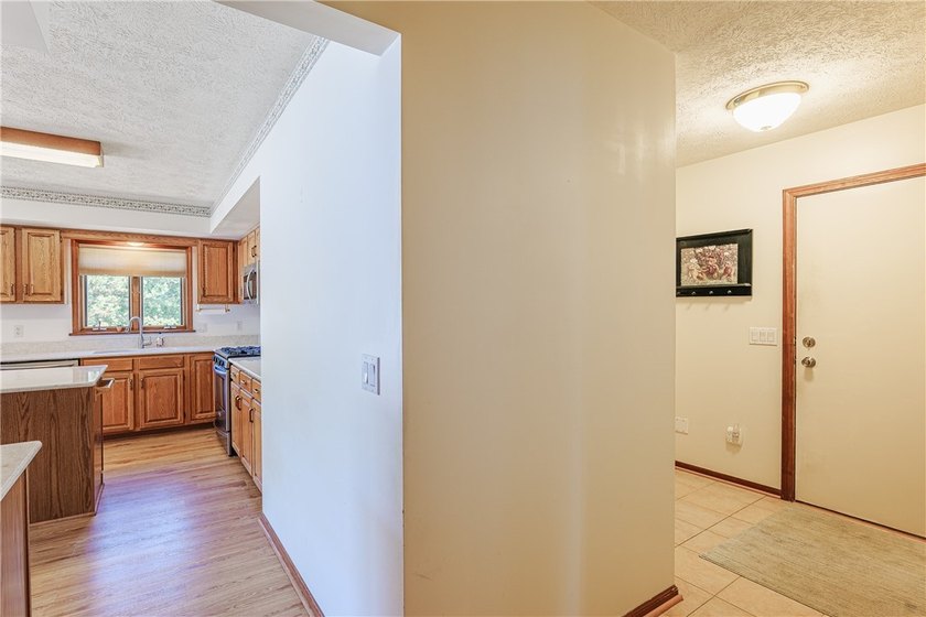 Welcome to this pristine colonial home located in Webster. There - photo 15