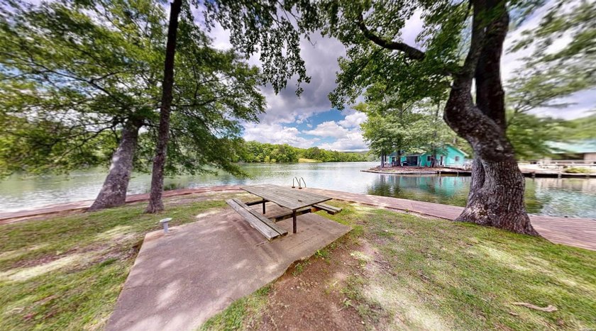 Welcome to River Mill on beautiful Lake Hamilton. This charming - photo 20