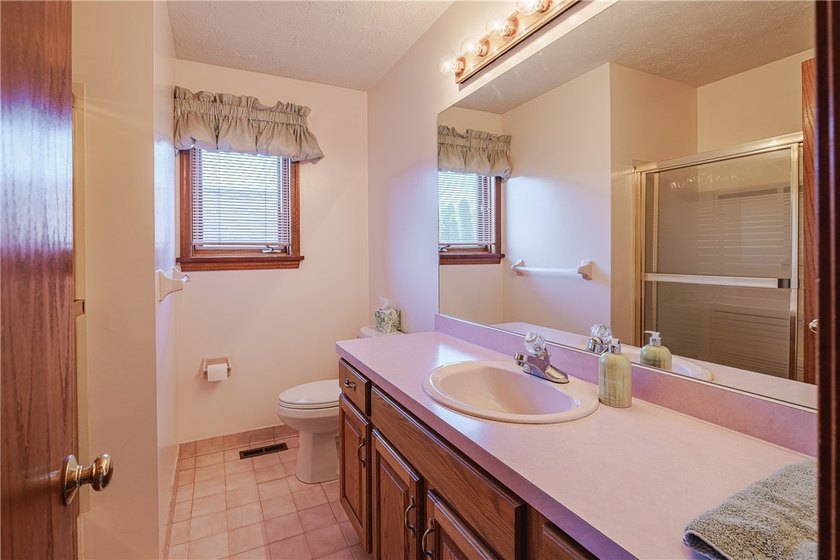 Welcome to this pristine colonial home located in Webster. There - photo 31
