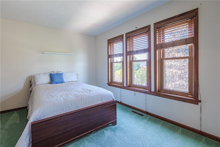Welcome to this pristine colonial home located in Webster. There - photo 32