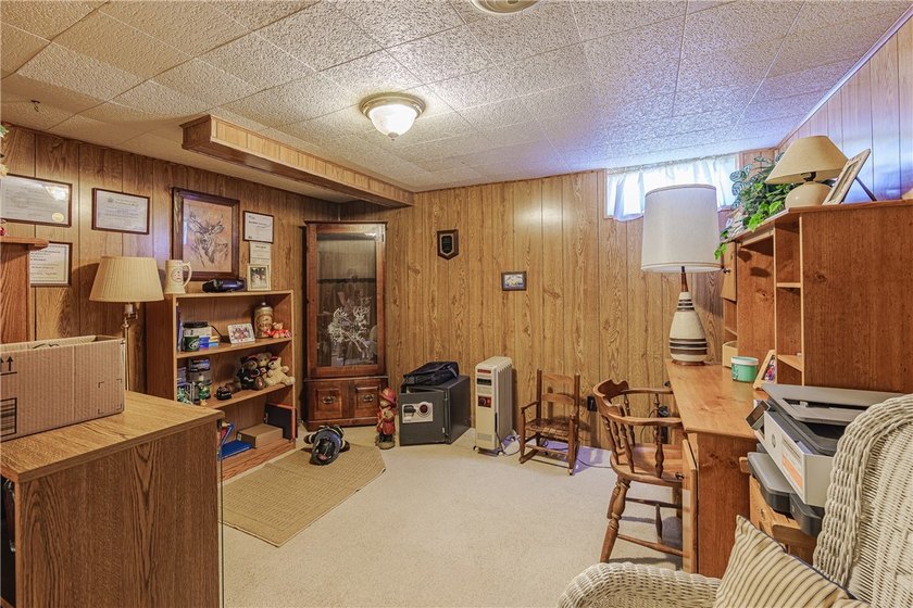 Welcome to this pristine colonial home located in Webster. There - photo 39