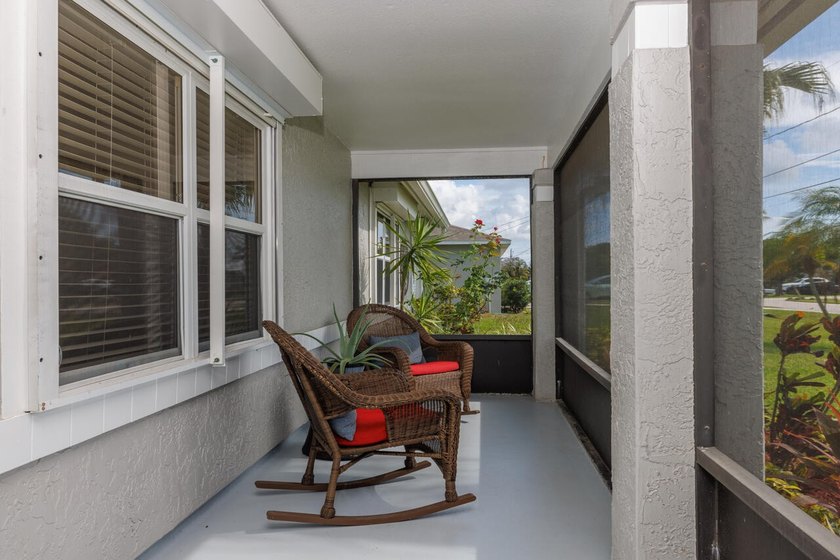 Welcome to this meticulously maintained 3-bedroom 3-bath pool - photo 4