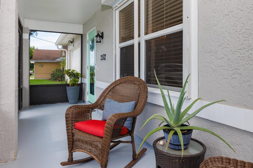 Welcome to this meticulously maintained 3-bedroom 3-bath pool - photo 5