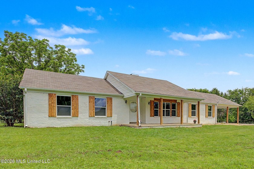 COUNTRY LIVING AT ITS BEST! Welcome to 1945 Pryor Road, where - photo 3