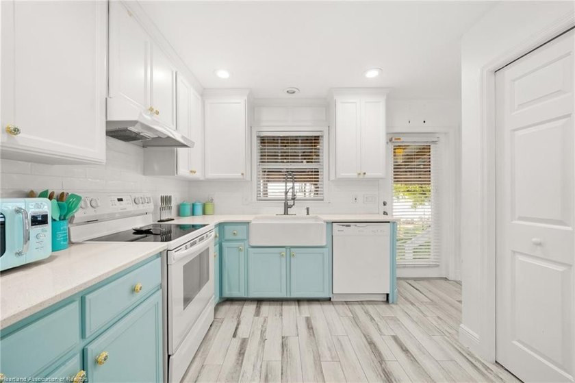 Experience the ultimate lakefront living in Florida with this - photo 13