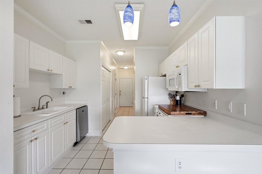 Welcome to 4864 Carnation Circle #203 in the desirable Magnolia - photo 16