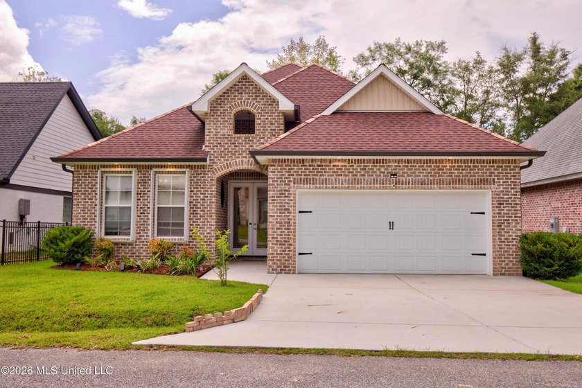 HERE'S YOUR CHANCE TO LIVE IN THE MUCH DESIRED BEAUX VUE - photo 2