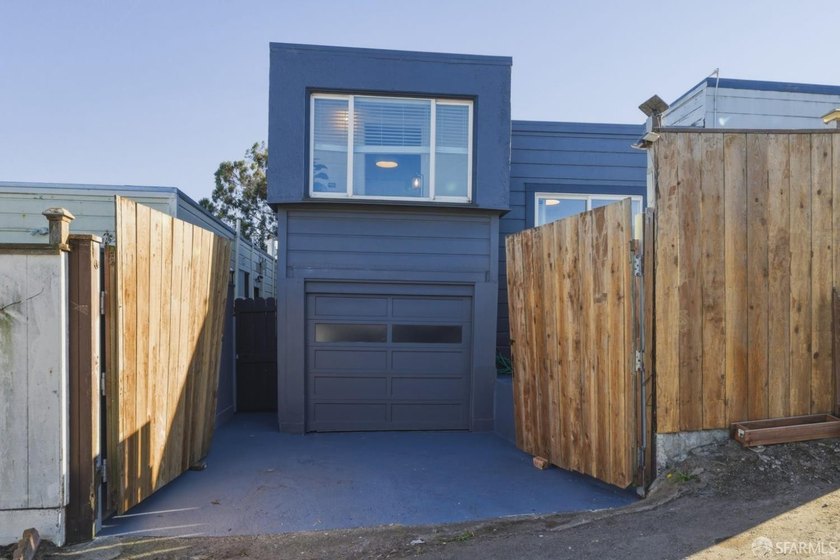 Welcome home to this Sunnyside gem with sweeping city views! - photo 38