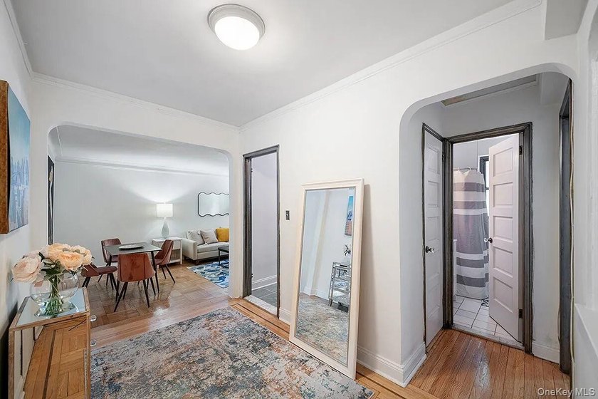 A generously sized 800 sqft one-bedroom apartment in - photo 3