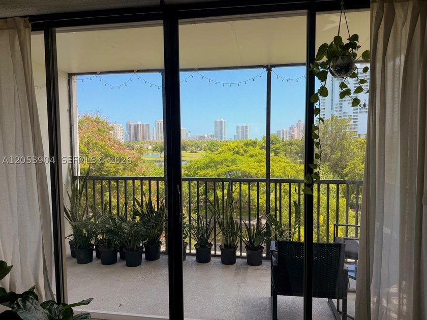 Call this cozy apartment home in a great Aventura location - photo 4