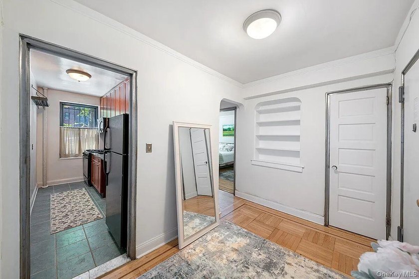 A generously sized 800 sqft one-bedroom apartment in - photo 4