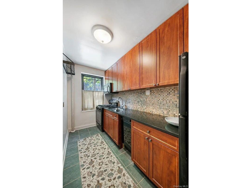 A generously sized 800 sqft one-bedroom apartment in - photo 5