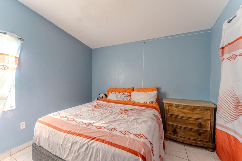 Spacious 4BR/2BA CBS home on a massive, fully fenced 9,000 SF - photo 7