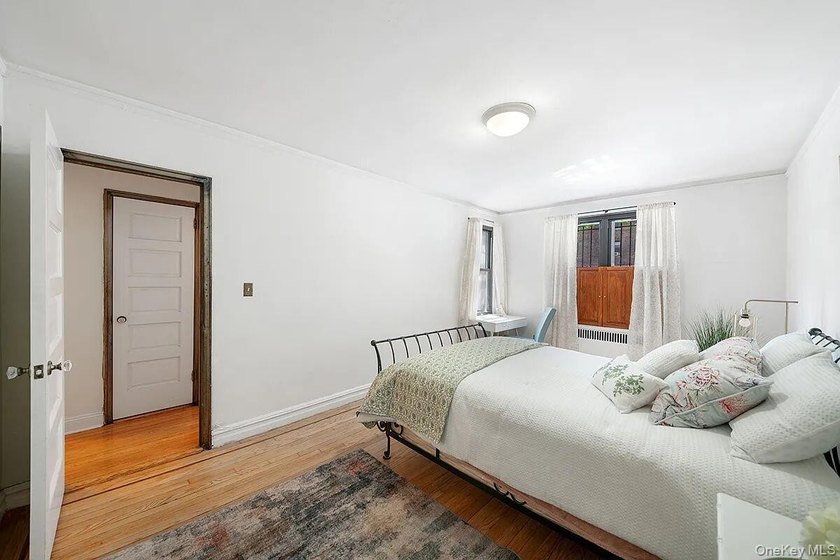 A generously sized 800 sqft one-bedroom apartment in - photo 8